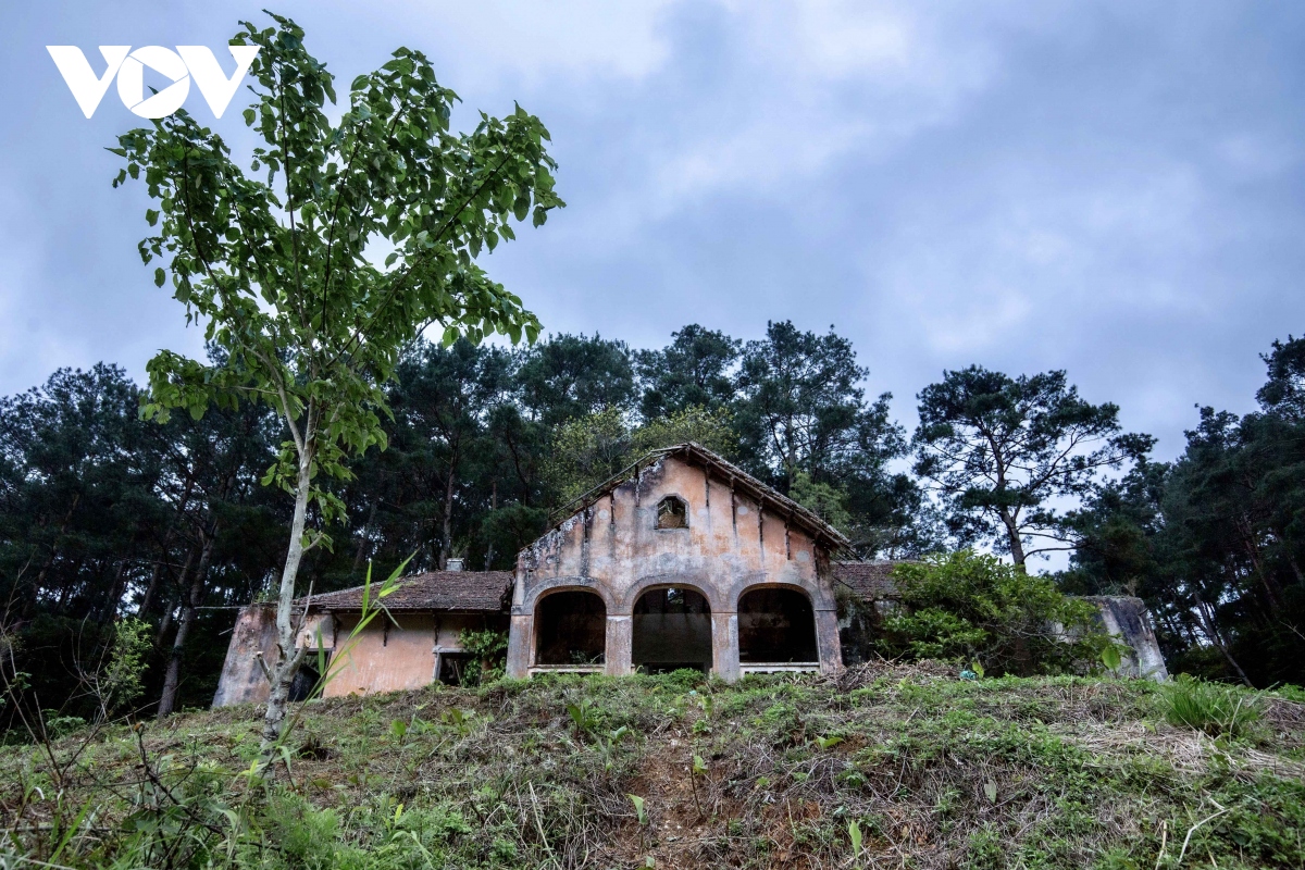 Den cao bang tham biet thu do bi lang quen hinh anh 8