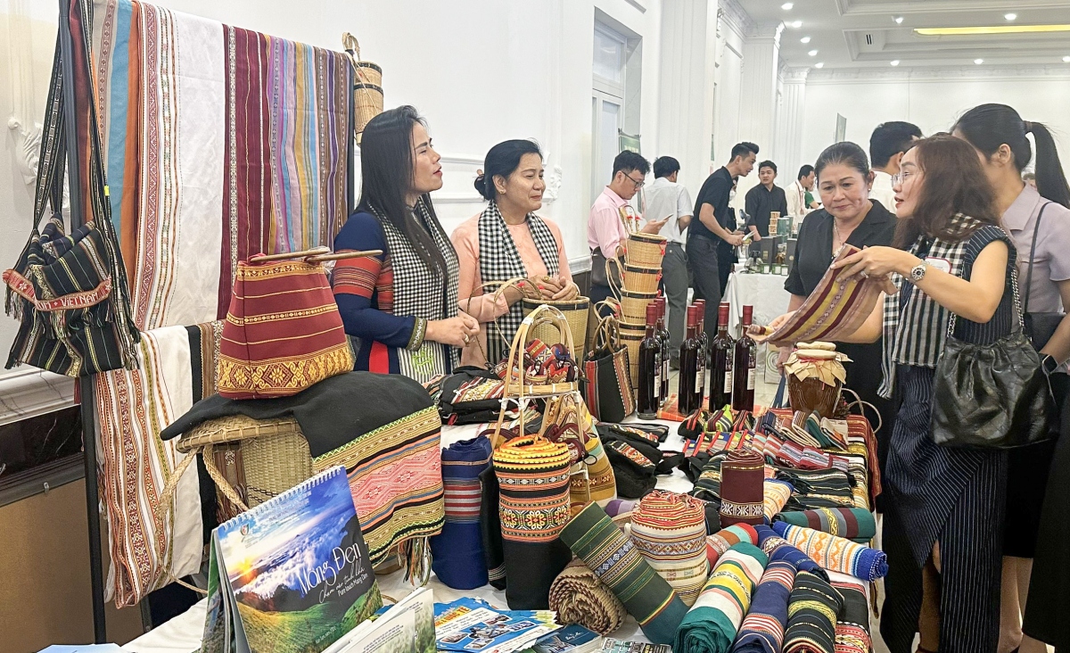 xuc tien diem den du lich giua ha noi, ninh binh, kon tum voi cac tinh tay nam bo hinh anh 4