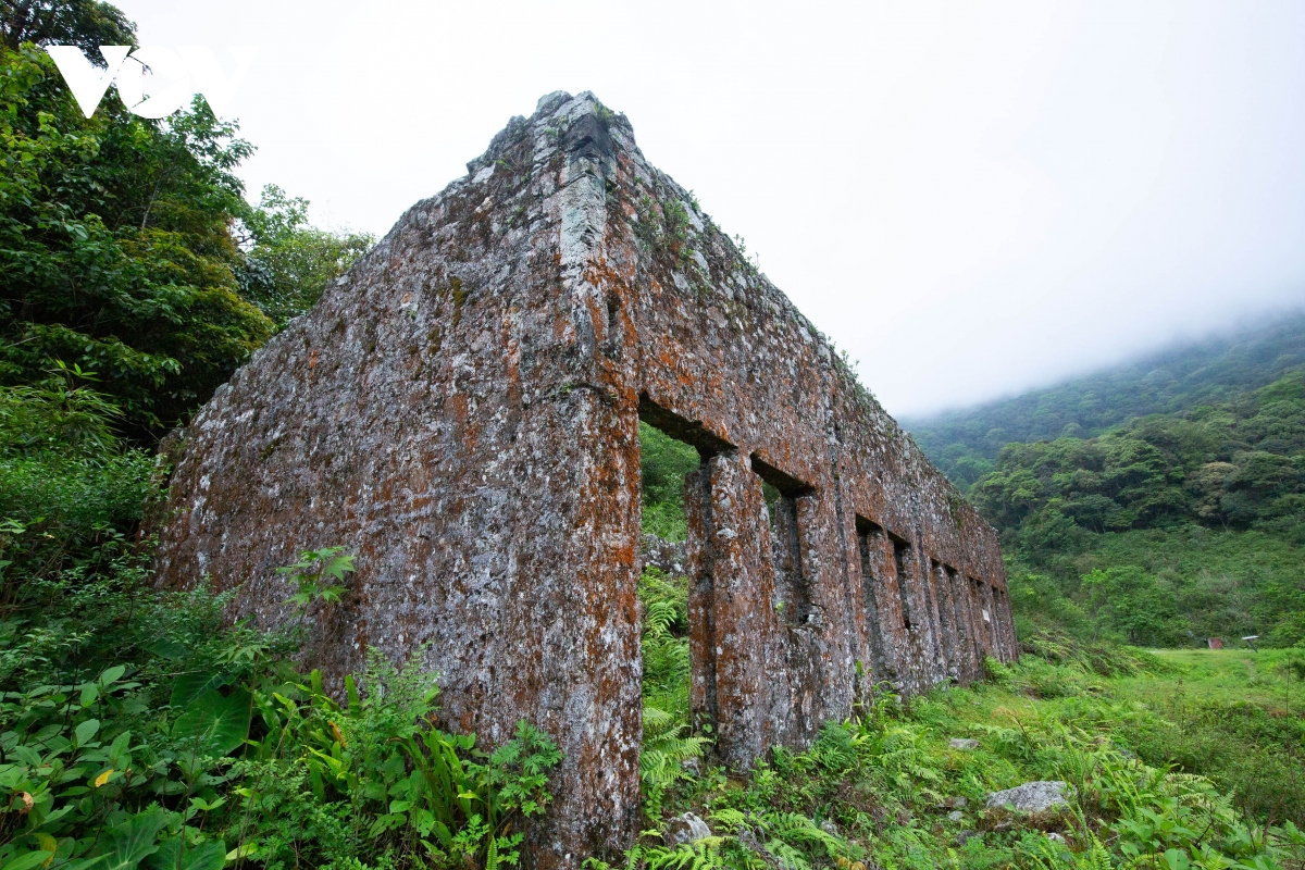 Den cao bang tham biet thu do bi lang quen hinh anh 9